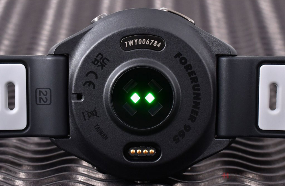 167550-31_167550-31-garmin-forerunner-965-black-010-02809-10